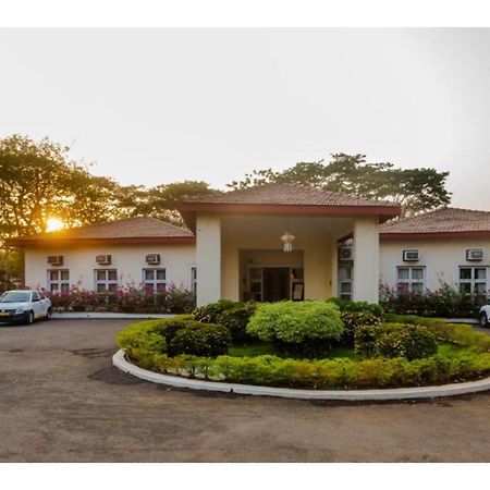 Modi'S Resort, Karjat Exterior foto