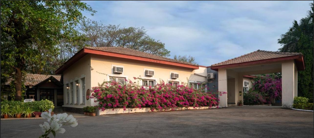 Modi'S Resort, Karjat Exterior foto