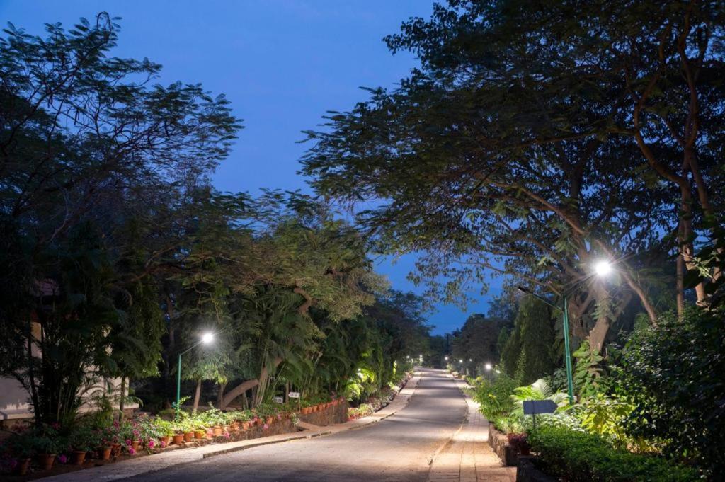 Modi'S Resort, Karjat Exterior foto